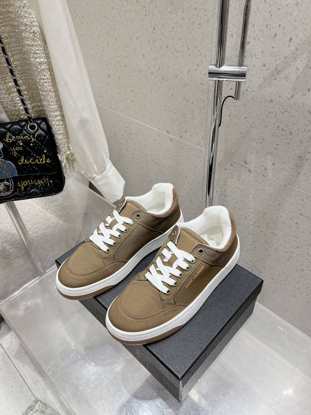 出厂 Saint Laurent 圣罗兰ysl Sl61 小白鞋 休闲鞋 粒面牛皮 超级百搭原版开模大底 码数35-40 40定做